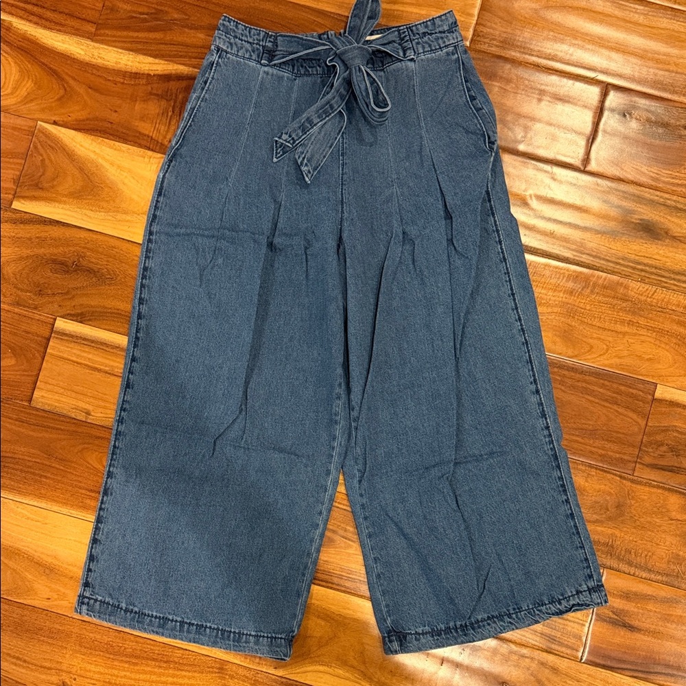 Universal Thread Denim Wide-Leg Capri Jeans